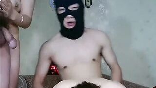 KU四人乱大乱斗上篇两男两女激情开草口交大鸡巴让小哥大鸡巴无套抽插直接射进骚逼里给狼友看中出还拿道具抽插