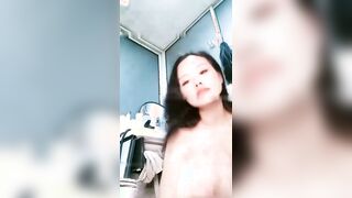 性感风骚妩媚欠操的骚货居家的浴室自慰
