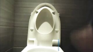 黑丝大奶眼镜骚妇包间里吃鸡伺候狼友轮流玩弄操逼