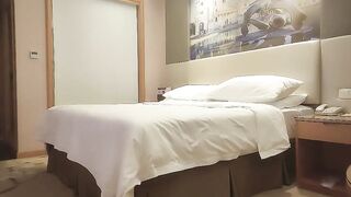 小马丶寻花迫不及待伸进内裤揉穴