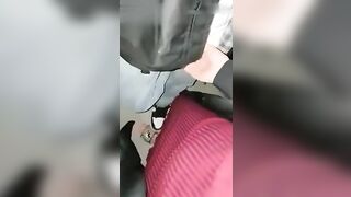勾引高中处男骚母狗路边奶茶店勾引两个正在喝奶茶的高中生诱惑小处男带去酒店开苞两个小处男