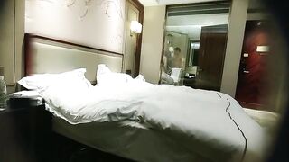 探花酒店约嫖偷拍年纪不大的纹身卖淫女