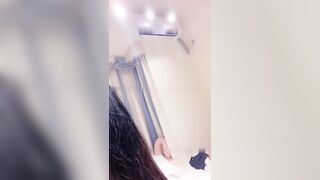 高跟吊带黑丝大奶痴女和狼友激情啪啪