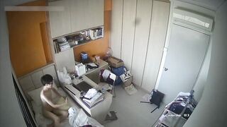 房东偷装监控拍到细狗发骚飞机视频