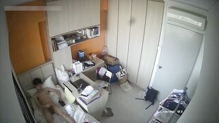 房东偷装监控拍到细狗发骚飞机视频
