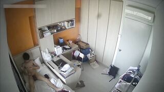 房东偷装监控拍到细狗发骚飞机视频