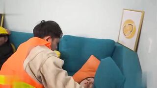 葫芦影业HLW-013农民工大战高傲母女_