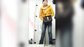 大神经典作品商场无门女厕全景偷拍